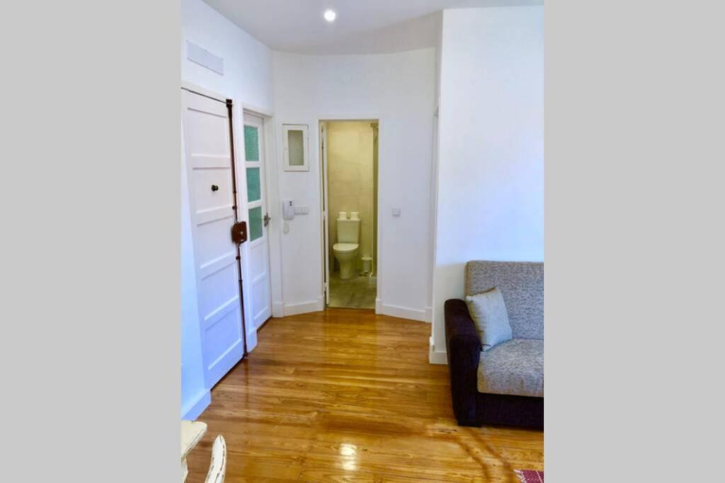 32 2 - Heart Of Lisbon Private Apartment, Bairro Alto Exterior photo