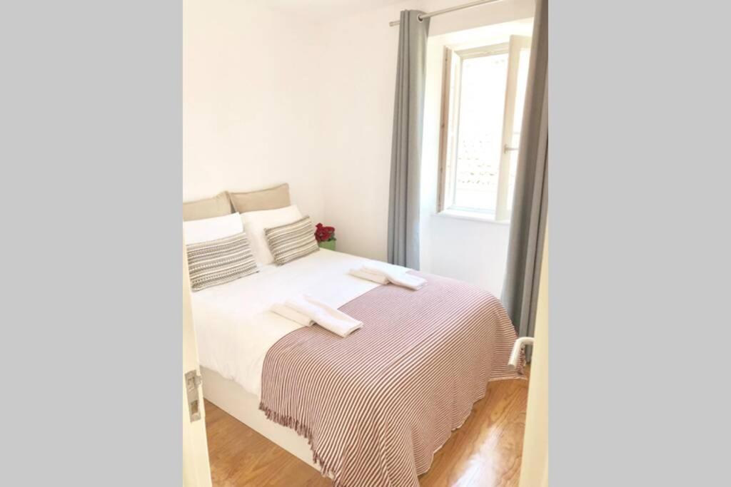 32 2 - Heart Of Lisbon Private Apartment, Bairro Alto Exterior photo