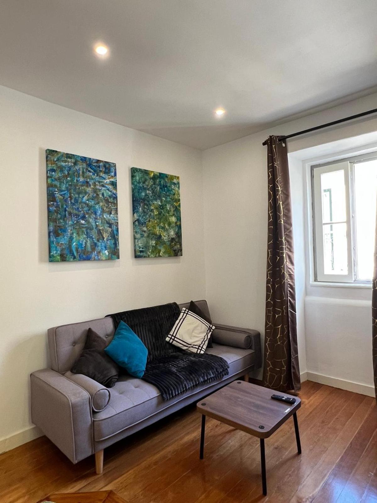 32 2 - Heart Of Lisbon Private Apartment, Bairro Alto Exterior photo